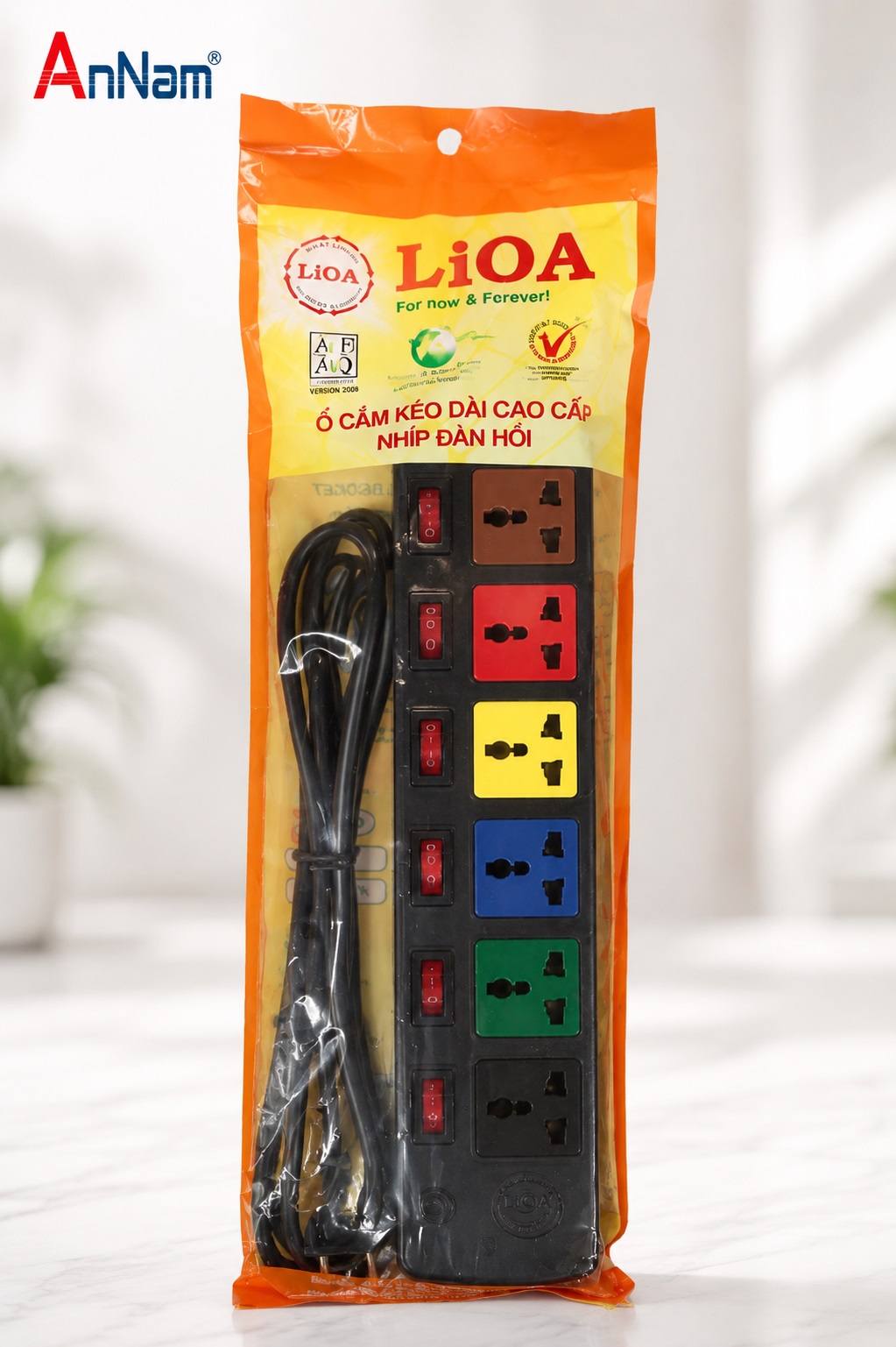 Ổ CẮM ĐIỆN LIOA 6 LỖ 6 C&Ocirc;NG TẮC MODEL 6DOF32N